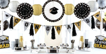 How to Throw the Perfect Outdoor Graduation Party